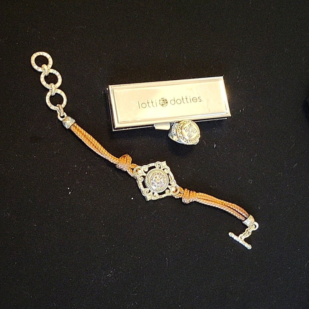 Lotti Dottie Ring and Bracelet with Extra Pops and Case